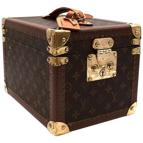 louis vuitton vanity trunk.